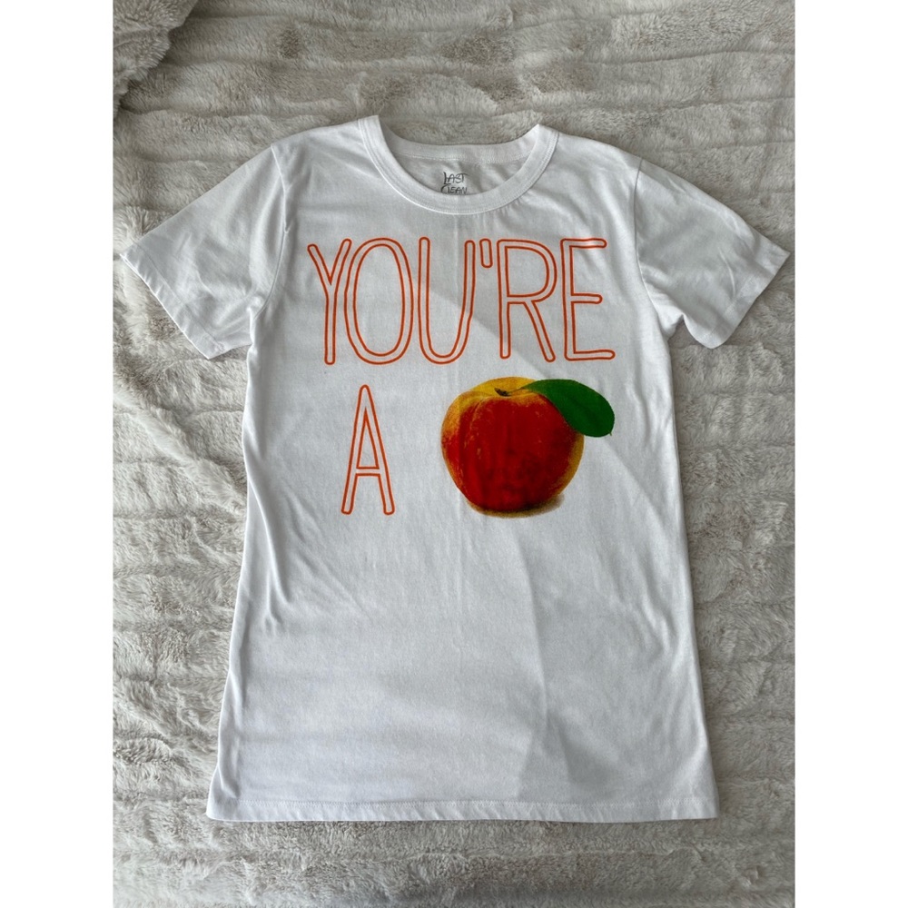 Graphic tee. Size Medium